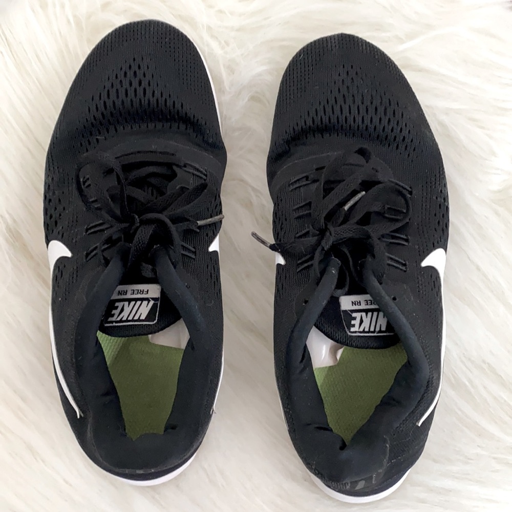 Size 9 women’s Nike FREE RUN shoes used running